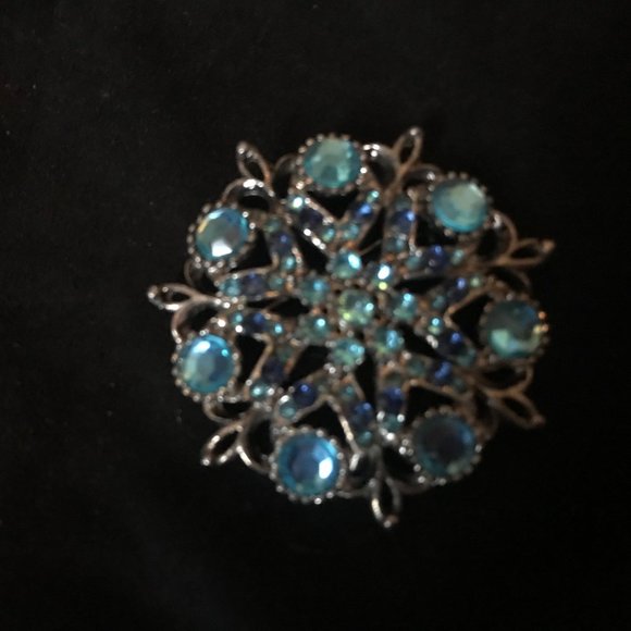 flower-inspired mandala brooch - Picture 1 of 2